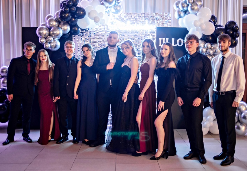 Tak bawiło się na studniówce III Liceum Ogólnokształcące zdjęcie nr 341698