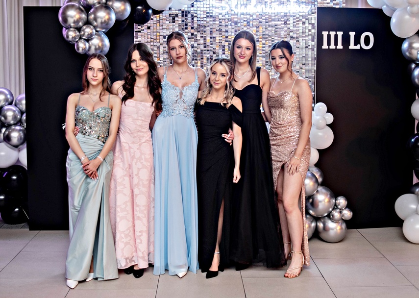 Tak bawiło się na studniówce III Liceum Ogólnokształcące zdjęcie nr 341704