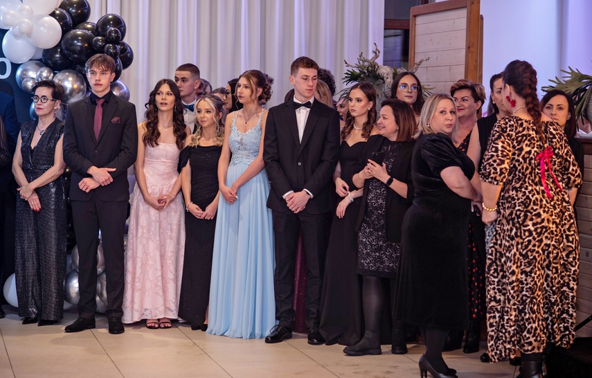 Tak bawiło się na studniówce III Liceum Ogólnokształcące zdjęcie nr 341569