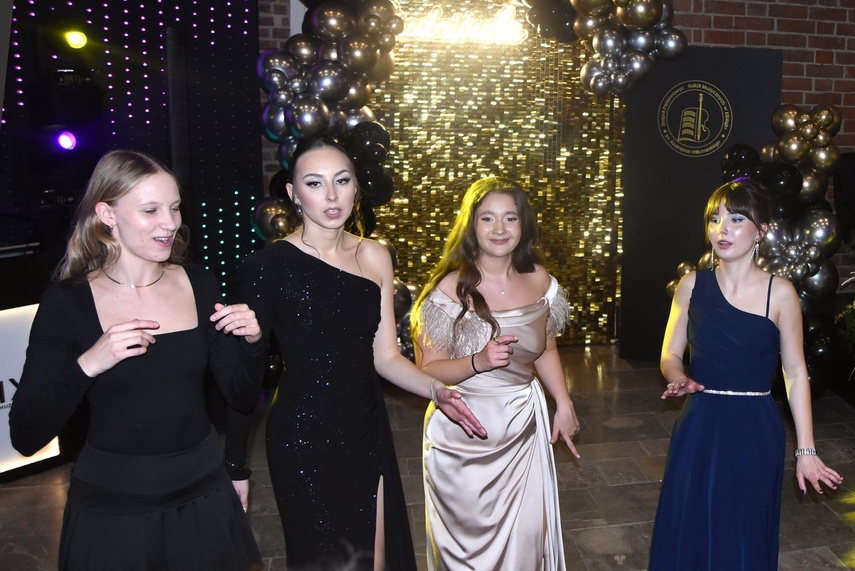 Chwilo trwaj... Studniówka ZPSM zdjęcie nr 341803