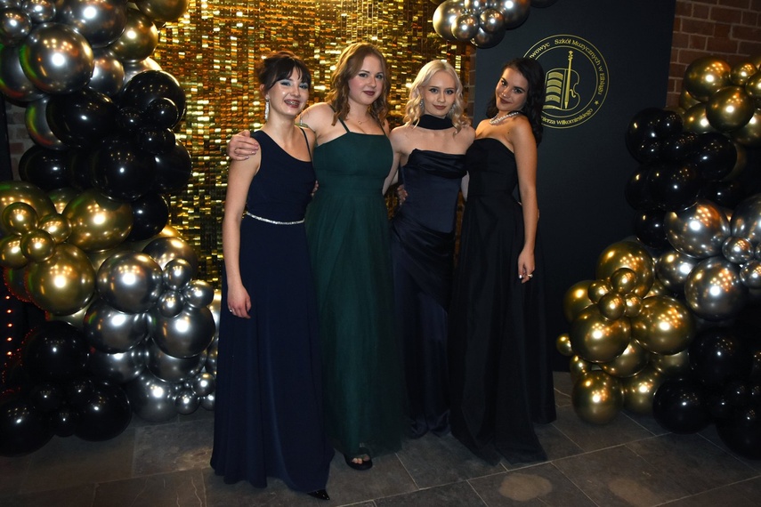 Chwilo trwaj... Studniówka ZPSM zdjęcie nr 341778