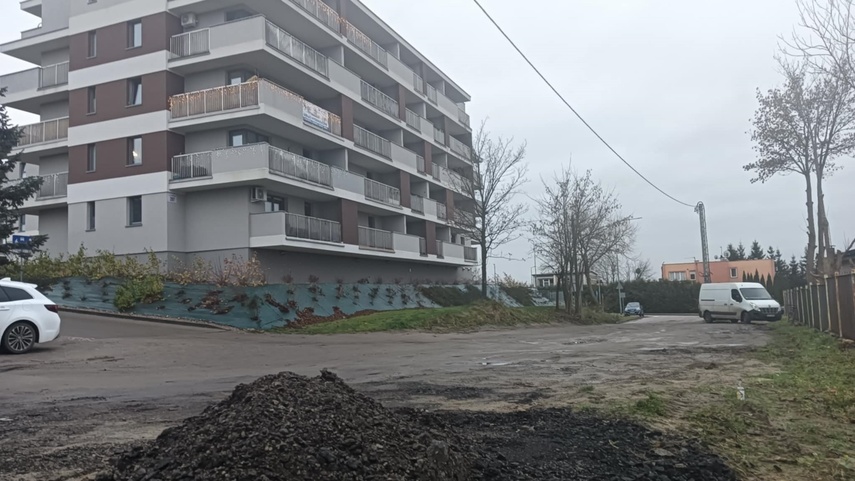 Buble nie dają spokoju mieszkańcom, deweloper milczy zdjęcie nr 341870