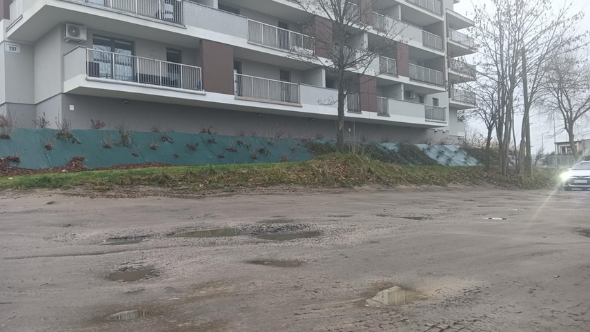 Buble nie dają spokoju mieszkańcom, deweloper milczy zdjęcie nr 341873