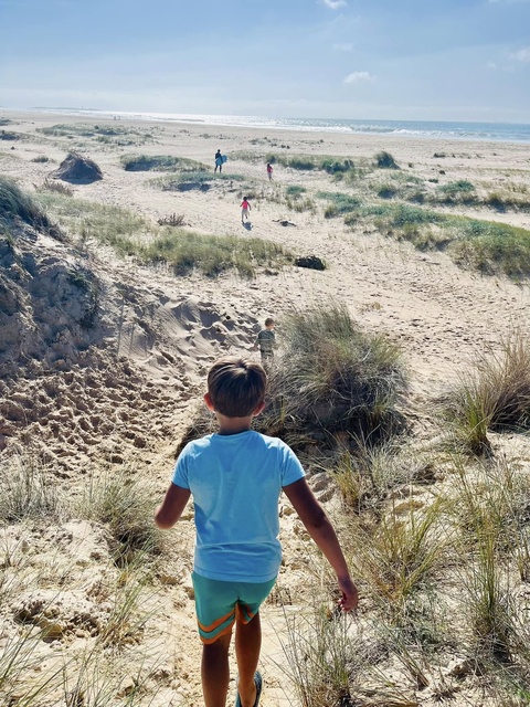 Dziecięca wolność - plaża w Tarifie