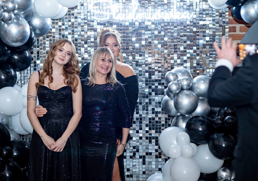 Studniówkę ma się tylko raz w życiu zdjęcie nr 342070