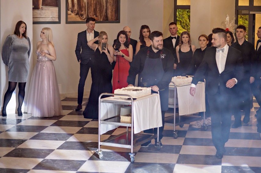 Studniówkę ma się tylko raz w życiu zdjęcie nr 342052