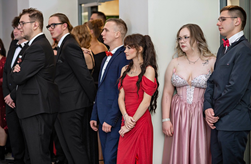 Studniówkę ma się tylko raz w życiu zdjęcie nr 342055