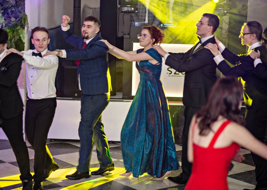 Studniówkę ma się tylko raz w życiu zdjęcie nr 342123