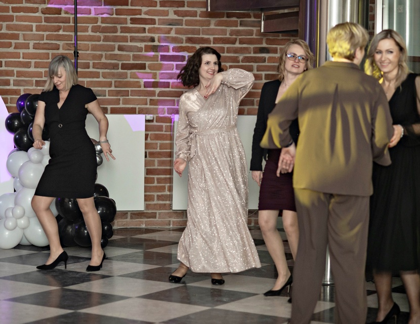 Studniówkę ma się tylko raz w życiu zdjęcie nr 342107