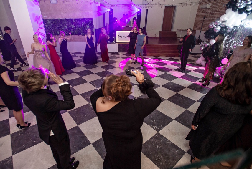 Studniówkę ma się tylko raz w życiu zdjęcie nr 342097