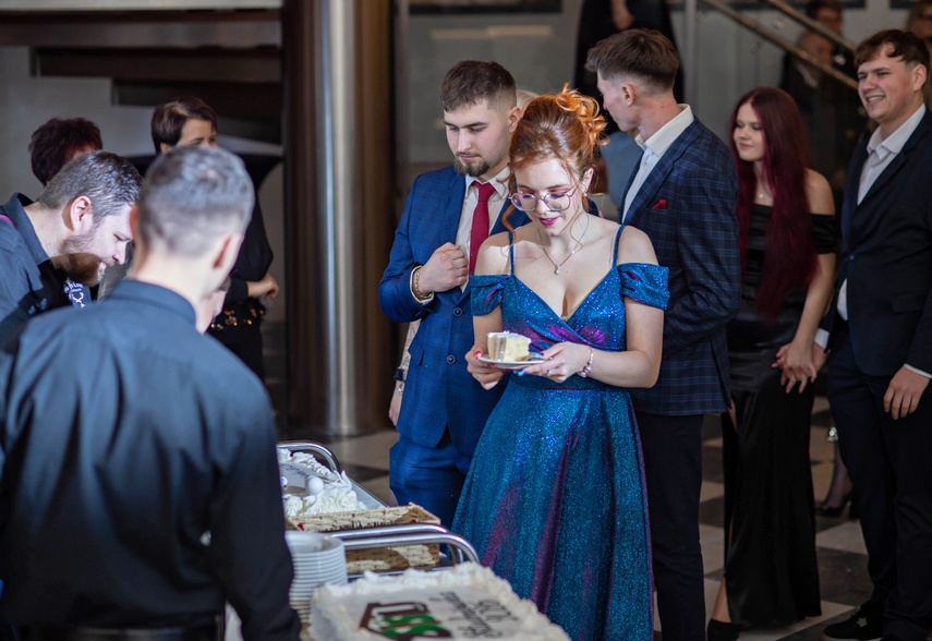 Studniówkę ma się tylko raz w życiu zdjęcie nr 342062