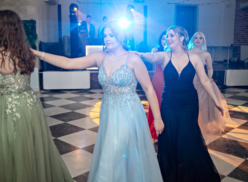 Studniówkę ma się tylko raz w życiu zdjęcie nr 342132