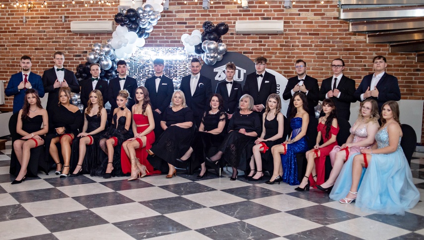 Studniówkę ma się tylko raz w życiu zdjęcie nr 342066