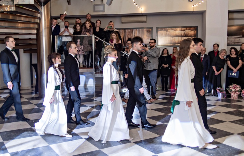 Studniówkę ma się tylko raz w życiu zdjęcie nr 342034