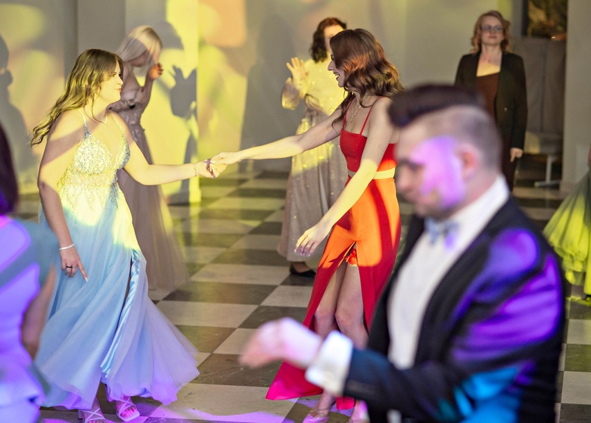 Studniówkę ma się tylko raz w życiu zdjęcie nr 342104