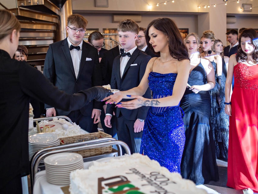 Studniówkę ma się tylko raz w życiu zdjęcie nr 342060