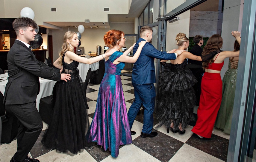 Studniówkę ma się tylko raz w życiu zdjęcie nr 342114