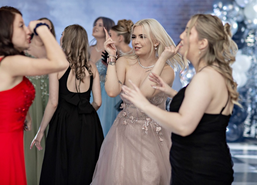 Studniówkę ma się tylko raz w życiu zdjęcie nr 342134