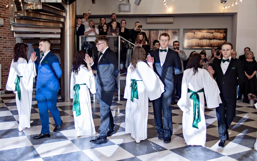 Studniówkę ma się tylko raz w życiu zdjęcie nr 342035