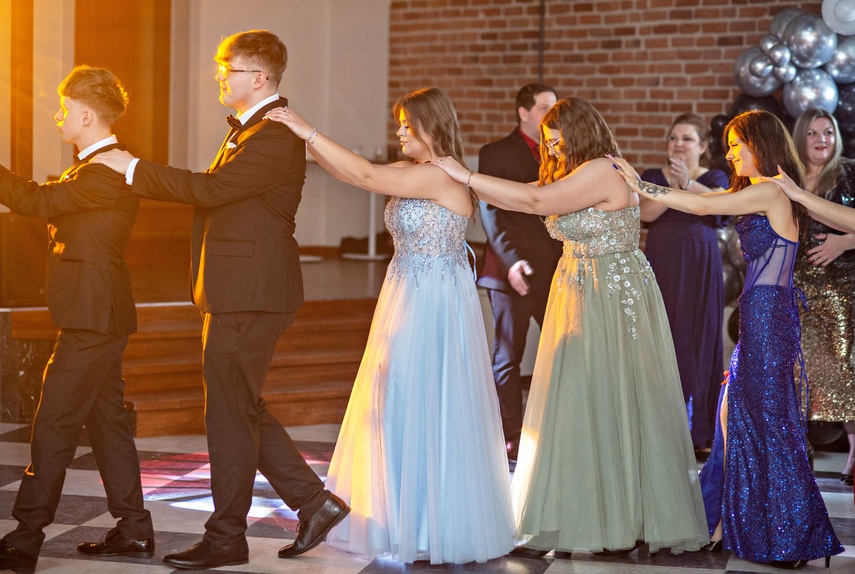 Studniówkę ma się tylko raz w życiu zdjęcie nr 342112