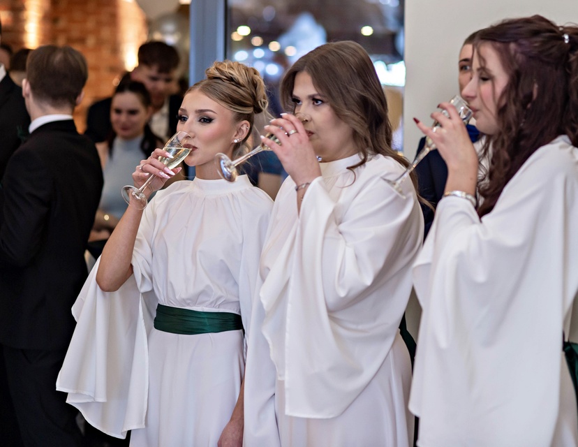 Studniówkę ma się tylko raz w życiu zdjęcie nr 342047