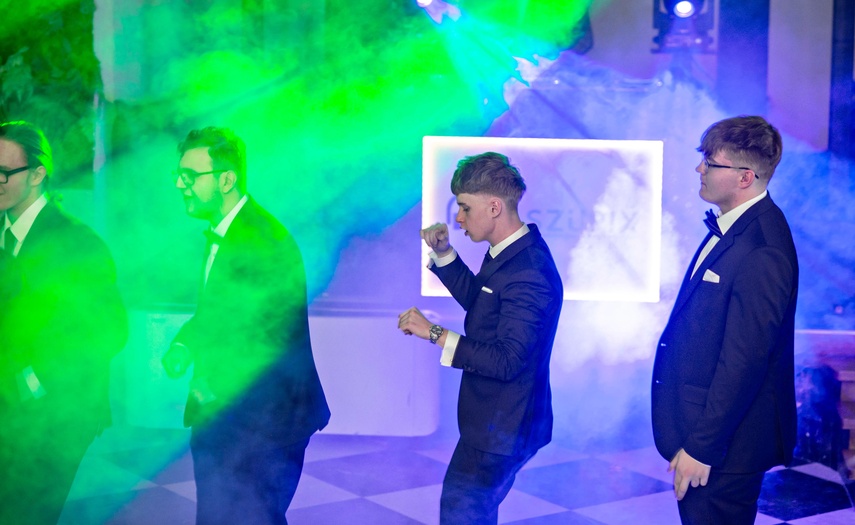 Studniówkę ma się tylko raz w życiu zdjęcie nr 342120