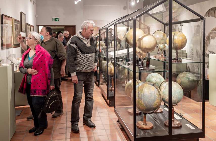 Historia z globusa zdjęcie nr 342153