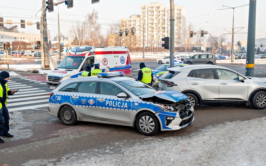 Radiowóz wjechał w Kię zdjęcie nr 342521