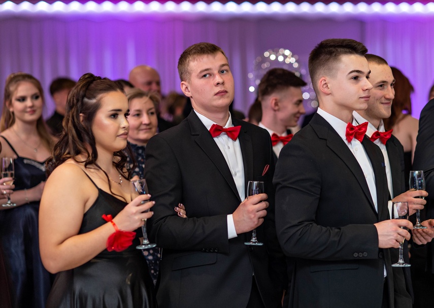 Wspomnienia, które pozostaną. Studniówka ZST zdjęcie nr 342828