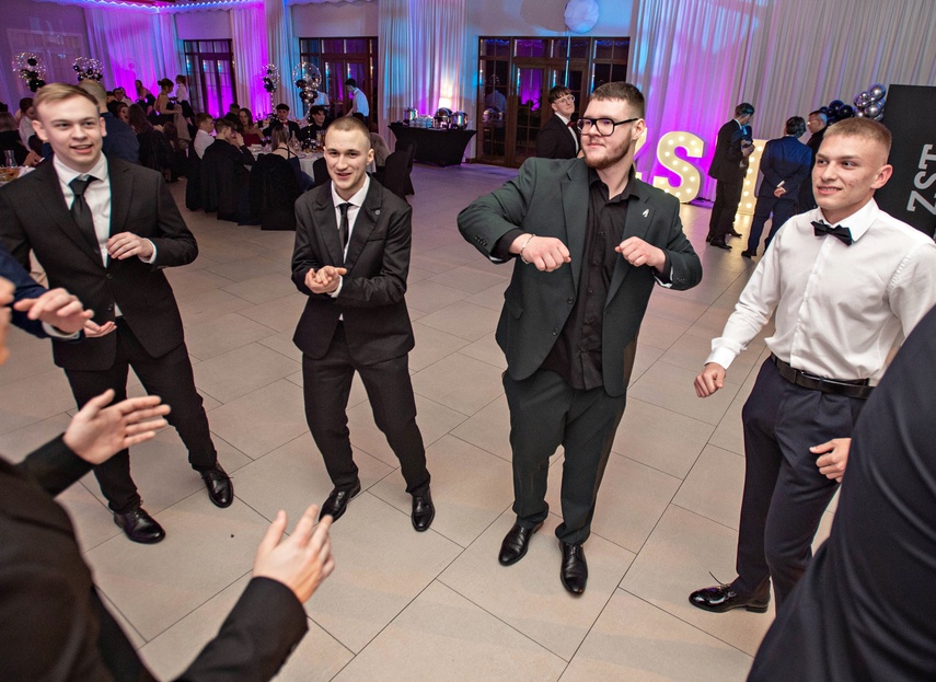 Wspomnienia, które pozostaną. Studniówka ZST zdjęcie nr 342925