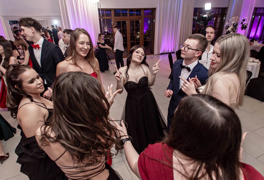 Wspomnienia, które pozostaną. Studniówka ZST zdjęcie nr 342850