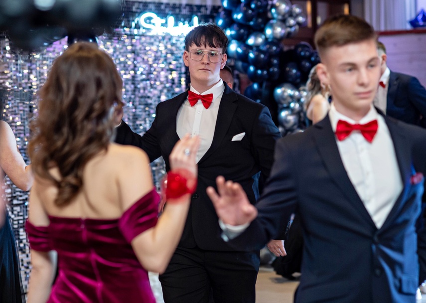 Wspomnienia, które pozostaną. Studniówka ZST zdjęcie nr 342807