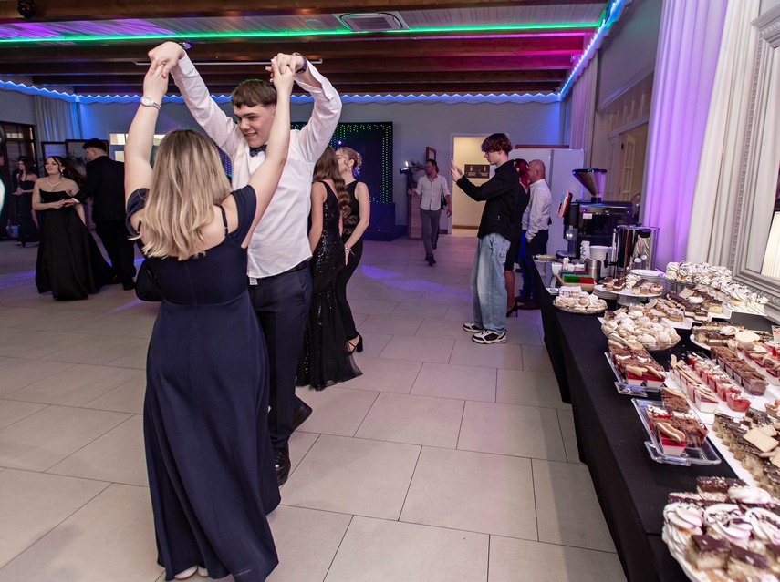 Wspomnienia, które pozostaną. Studniówka ZST zdjęcie nr 342853