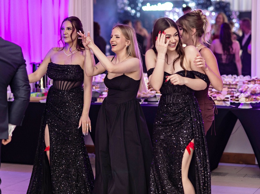 Wspomnienia, które pozostaną. Studniówka ZST zdjęcie nr 342912