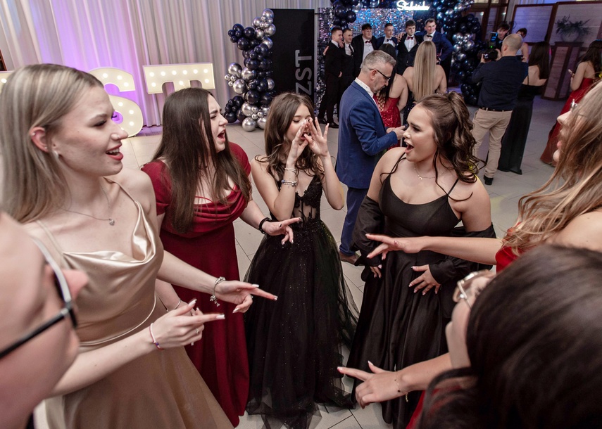 Wspomnienia, które pozostaną. Studniówka ZST zdjęcie nr 342858