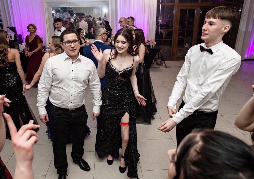 Wspomnienia, które pozostaną. Studniówka ZST zdjęcie nr 342938