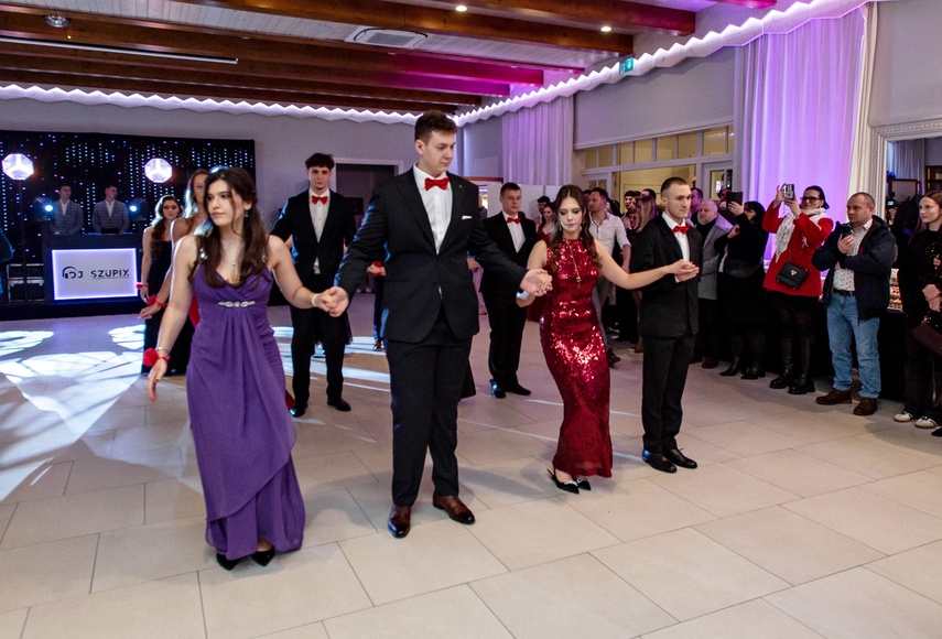 Wspomnienia, które pozostaną. Studniówka ZST zdjęcie nr 342799