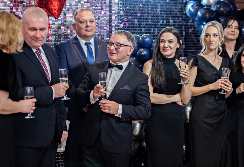 Wyjątkowy wieczór. Studniówka ZSM zdjęcie nr 343035