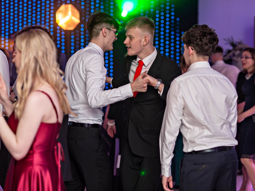 Wyjątkowy wieczór. Studniówka ZSM zdjęcie nr 343116