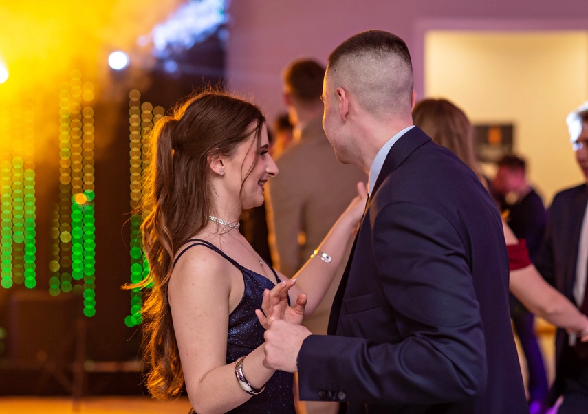 Wyjątkowy wieczór. Studniówka ZSM zdjęcie nr 343072