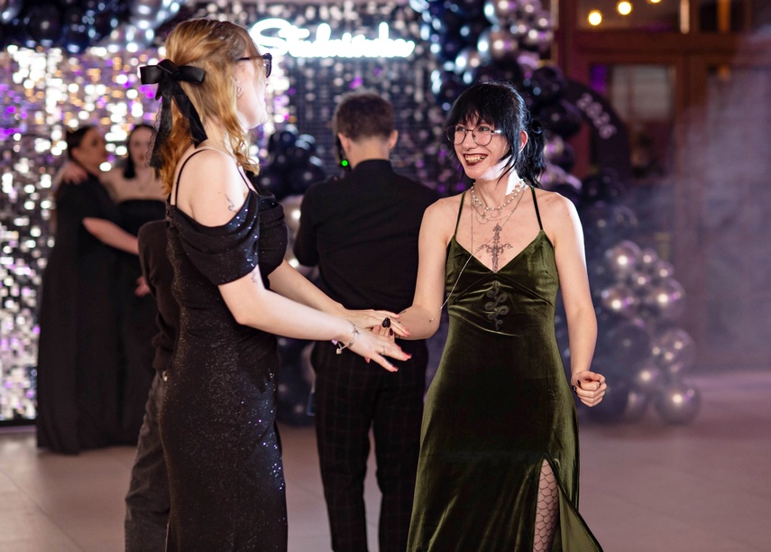 Wyjątkowy wieczór. Studniówka ZSM zdjęcie nr 343071