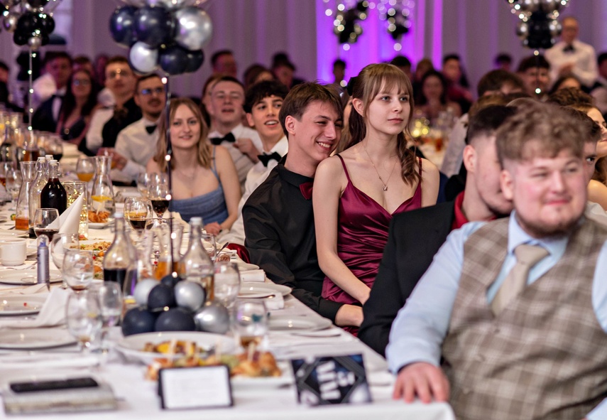 Wyjątkowy wieczór. Studniówka ZSM zdjęcie nr 343127