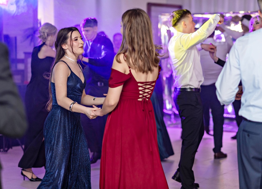 Wyjątkowy wieczór. Studniówka ZSM zdjęcie nr 343115