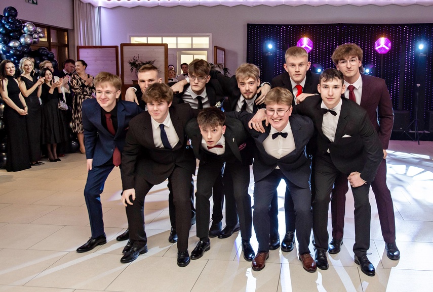 Wyjątkowy wieczór. Studniówka ZSM zdjęcie nr 343003