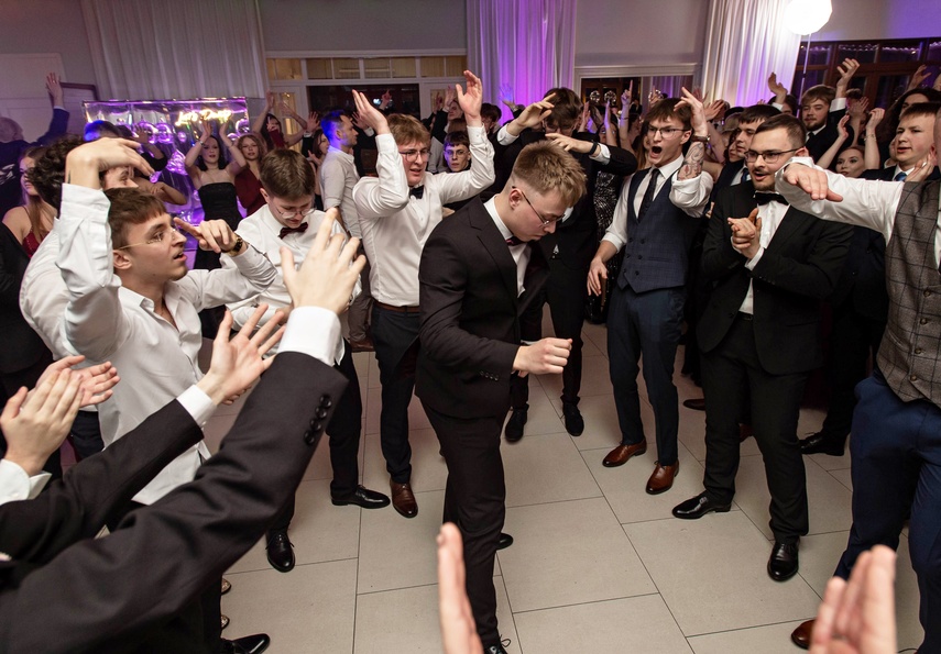 Wyjątkowy wieczór. Studniówka ZSM zdjęcie nr 343100