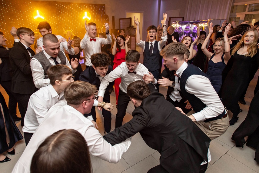 Wyjątkowy wieczór. Studniówka ZSM zdjęcie nr 343094