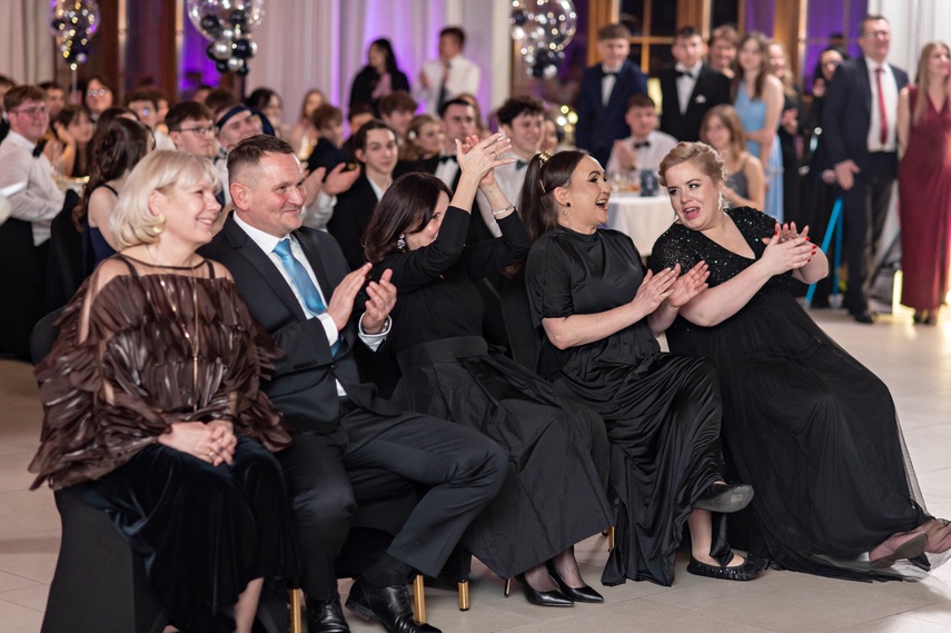 Wyjątkowy wieczór. Studniówka ZSM zdjęcie nr 343125