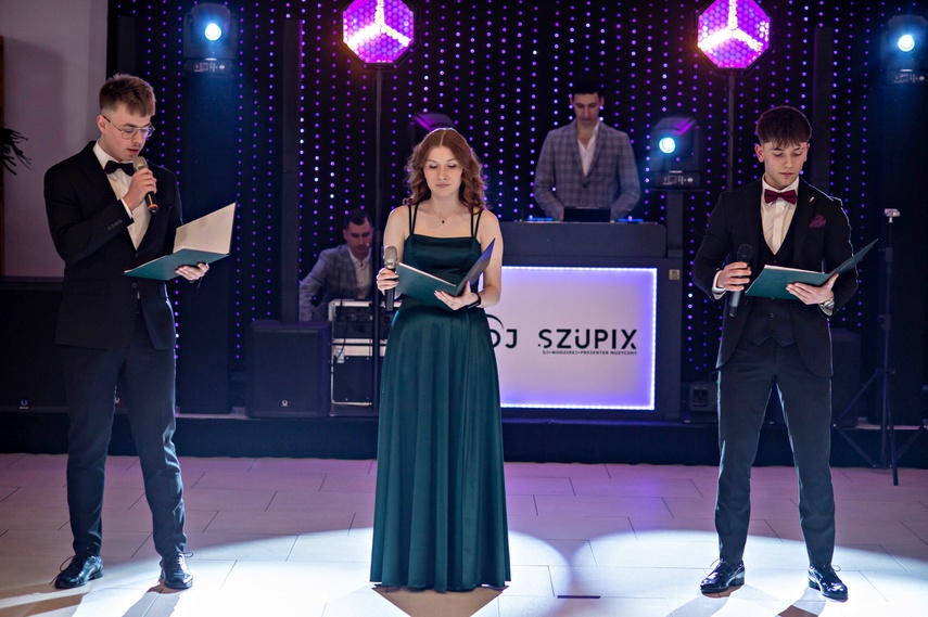 Wyjątkowy wieczór. Studniówka ZSM zdjęcie nr 343002