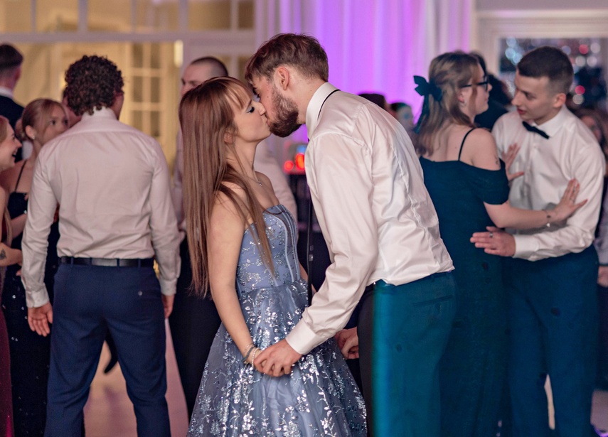 Wyjątkowy wieczór. Studniówka ZSM zdjęcie nr 343112