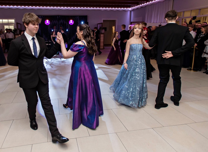 Wyjątkowy wieczór. Studniówka ZSM zdjęcie nr 343013